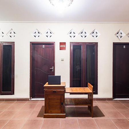 Oyo Life 93504 Kost Krisna Temukus Exterior foto