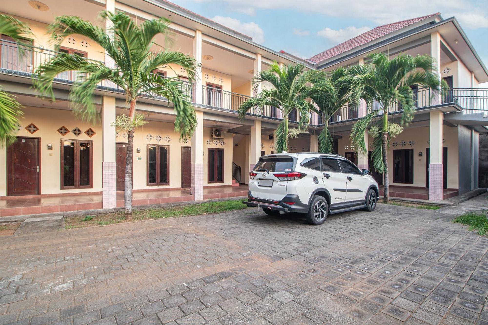 Oyo Life 93504 Kost Krisna Temukus Exterior foto