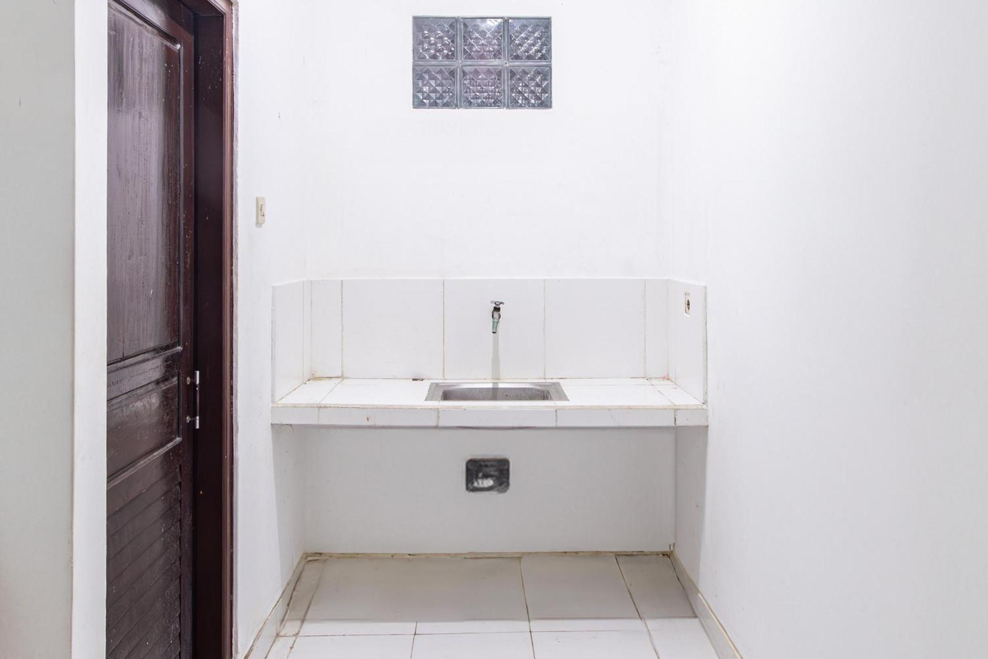 Oyo Life 93504 Kost Krisna Temukus Exterior foto
