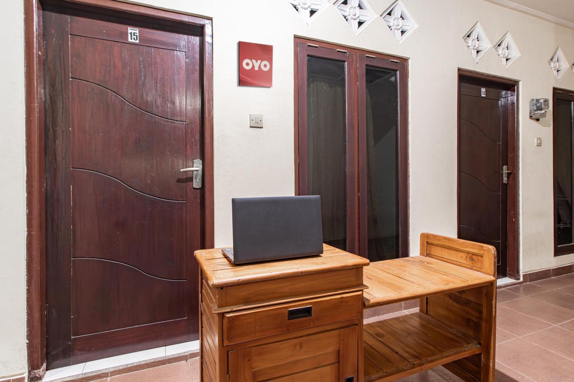 Oyo Life 93504 Kost Krisna Temukus Exterior foto